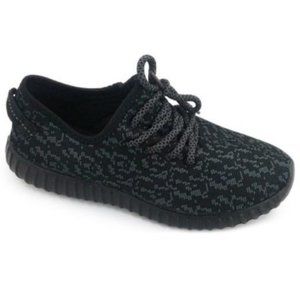 NWT Abstract Black Mesh Lightweight Sneaker Size 7